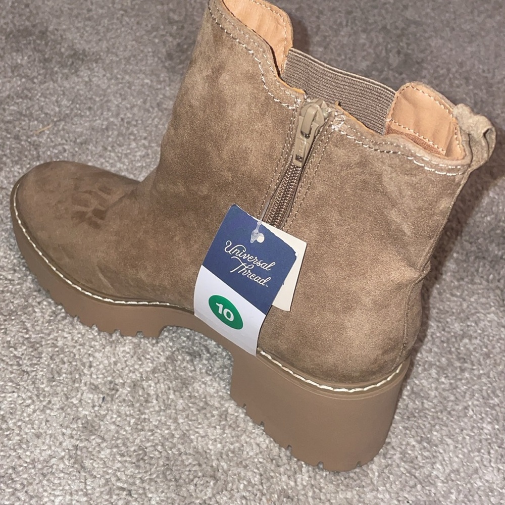 Universal thread taupe lug sole Chelsea boot  size 10 faux suede - Picture 9 of 11